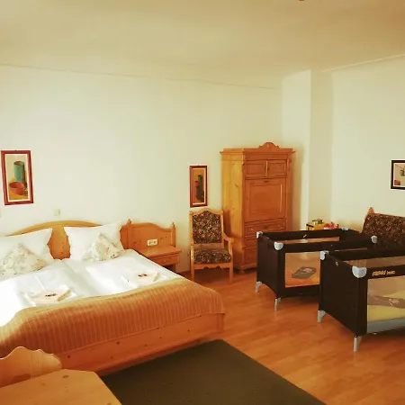 Gaestehaus Reisinger Bed & Breakfast